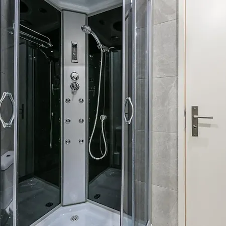 Guestready - Golden And Silver Dawn *