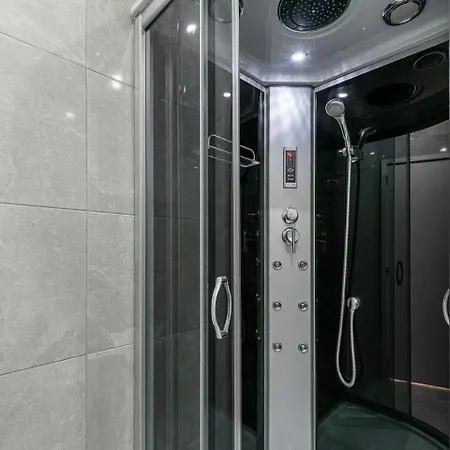 Guestready - Golden And Silver Dawn