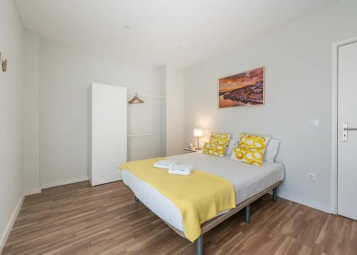 Guestready - Golden And Silver Dawn *