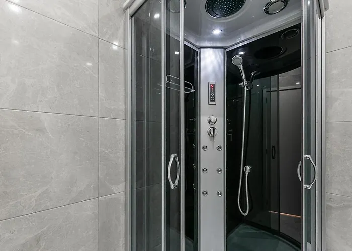 Guestready - Golden And Silver Dawn